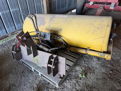 Location: Marinette, Wiapprox 7' Roller, 3pt Attach, Hydraulic Powered