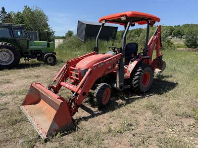 Kubota B26 Backhoe
