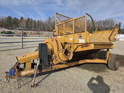 DuraTech HAYBUSTER 2554 Bale Processor