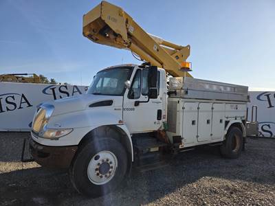 International DuraStar 4400 Boom / Bucket Truck - VERSALIFT VST5000I Aerial Lift