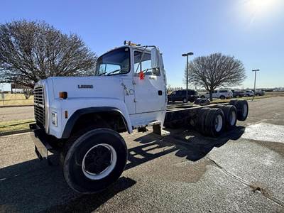 Ford L9000 Cab & Chassis Truck