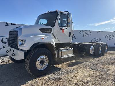 Freightliner 114SD Cab & Chassis Truck