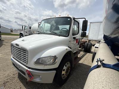 Freightliner Cab & Chassis Truck