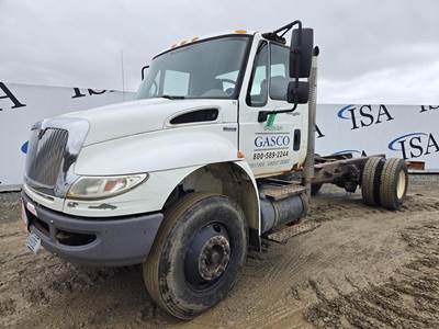 International DuraStar 4300 Cab & Chassis Truck