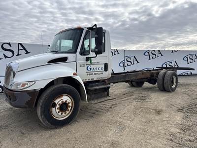 International DuraStar 4300 Cab & Chassis Truck