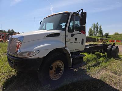 International DuraStar 4300 Cab & Chassis Truck