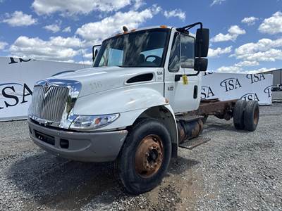 International DuraStar 4400 Cab & Chassis Truck