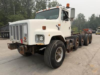 International F700 Cab & Chassis Truck