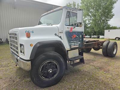 International S1900 Cab & Chassis Truck