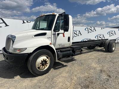 International SINGLE AXLE Cab & Chassis Truck