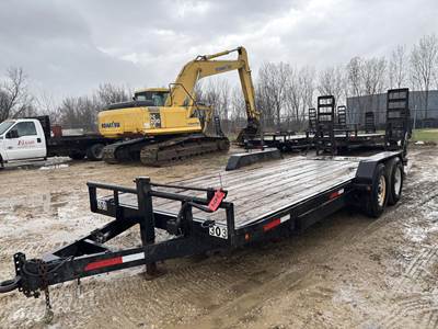 Location: Eldridge, Iaapprox 24' Length, Approx 83" Width Between Fenders,