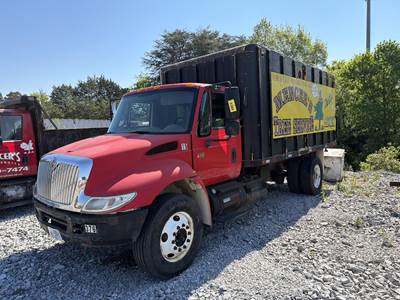 International DuraStar 4400 Chipper Truck
