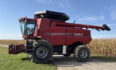 Case IH 8010 Combine