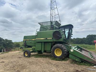 John Deere 6620 Combine