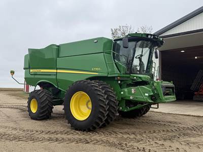 John Deere S770 Combine