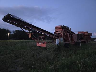 Location: Genoa, Wiapprox. 12'x8' Hopper, Approx. 1" Screens, 40HP 3 Phase