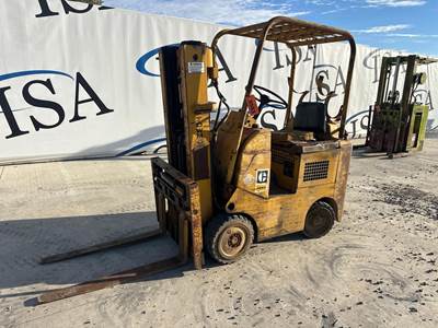 Caterpillar 422S Cushion Tire Forklift