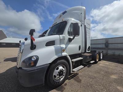 Freightliner Cascadia 113 Day Cab Truck