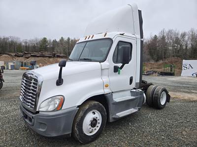 Freightliner Cascadia 125 Day Cab Truck