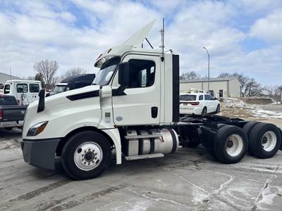 Freightliner Cascadia 126 Day Cab Truck