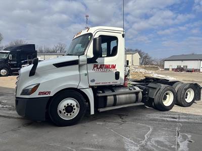 Freightliner Cascadia 126 Day Cab Truck