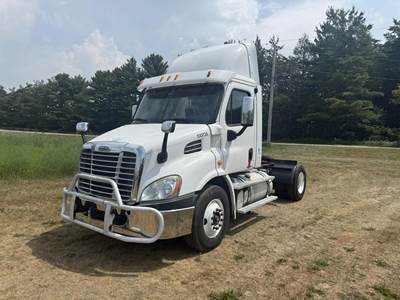 Freightliner Cascadia Day Cab Truck