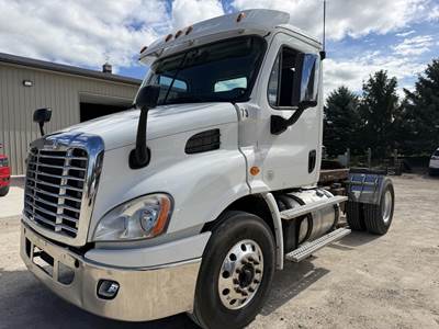 Freightliner Cascadia Day Cab Truck