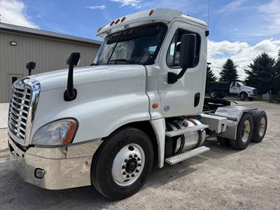 Freightliner Cascadia Day Cab Truck