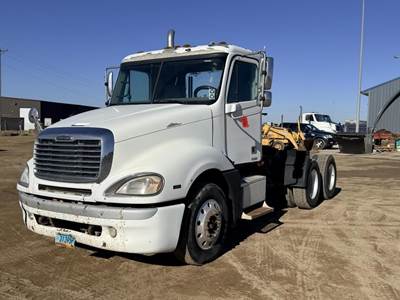 Freightliner Columbia 120 Day Cab Truck