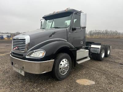 Freightliner Columbia 120 Day Cab Truck
