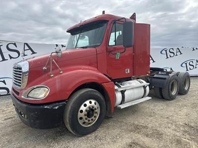 Freightliner Columbia 120 Day Cab Truck