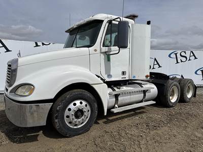Freightliner Columbia 120 Day Cab Truck