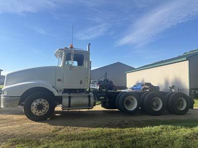 International 9400 Day Cab Truck
