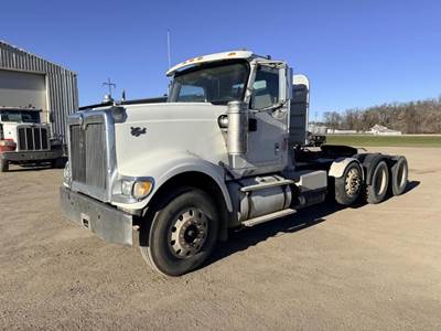 International 9900 Day Cab Truck
