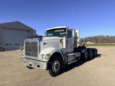 International 9900 Day Cab Truck