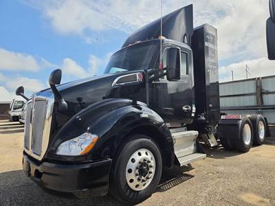 Kenworth T680 Day Cab Truck