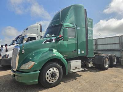 Kenworth T680 Day Cab Truck