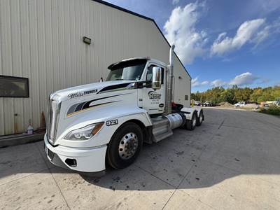 Kenworth T680 Day Cab Truck