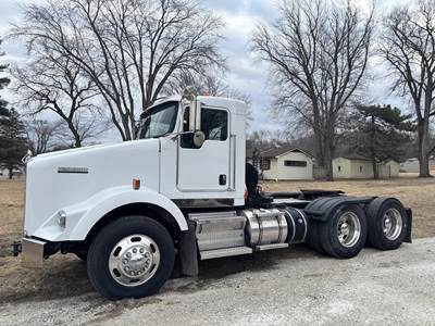 Kenworth T800 Day Cab Truck