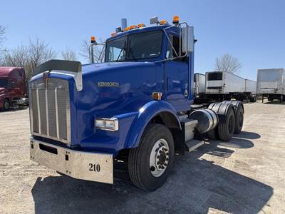 Kenworth T800 Day Cab Truck