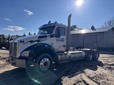 Kenworth T880 Day Cab Truck