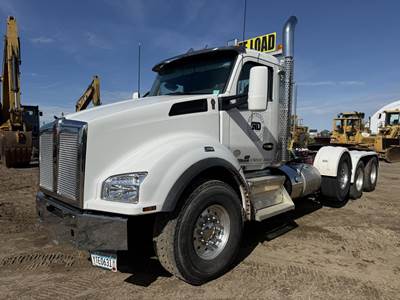 Kenworth T880 Day Cab Truck