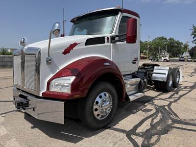 Kenworth T880 Day Cab Truck