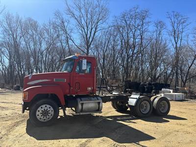 Mack CH600 Day Cab Truck