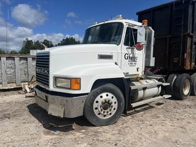 Mack CH613 Day Cab Truck