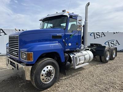 Mack Pinnacle 64T Day Cab Truck
