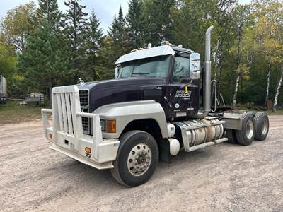 Mack Pinnacle 64T Day Cab Truck