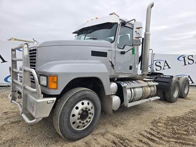 Mack Pinnacle CHU613 Day Cab Truck