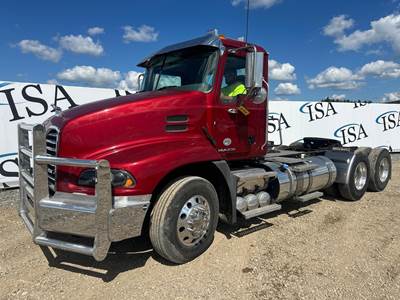 Mack Pinnacle CXU613 Day Cab Truck