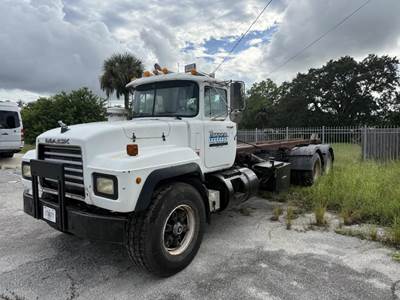 Mack RD600 Day Cab Truck